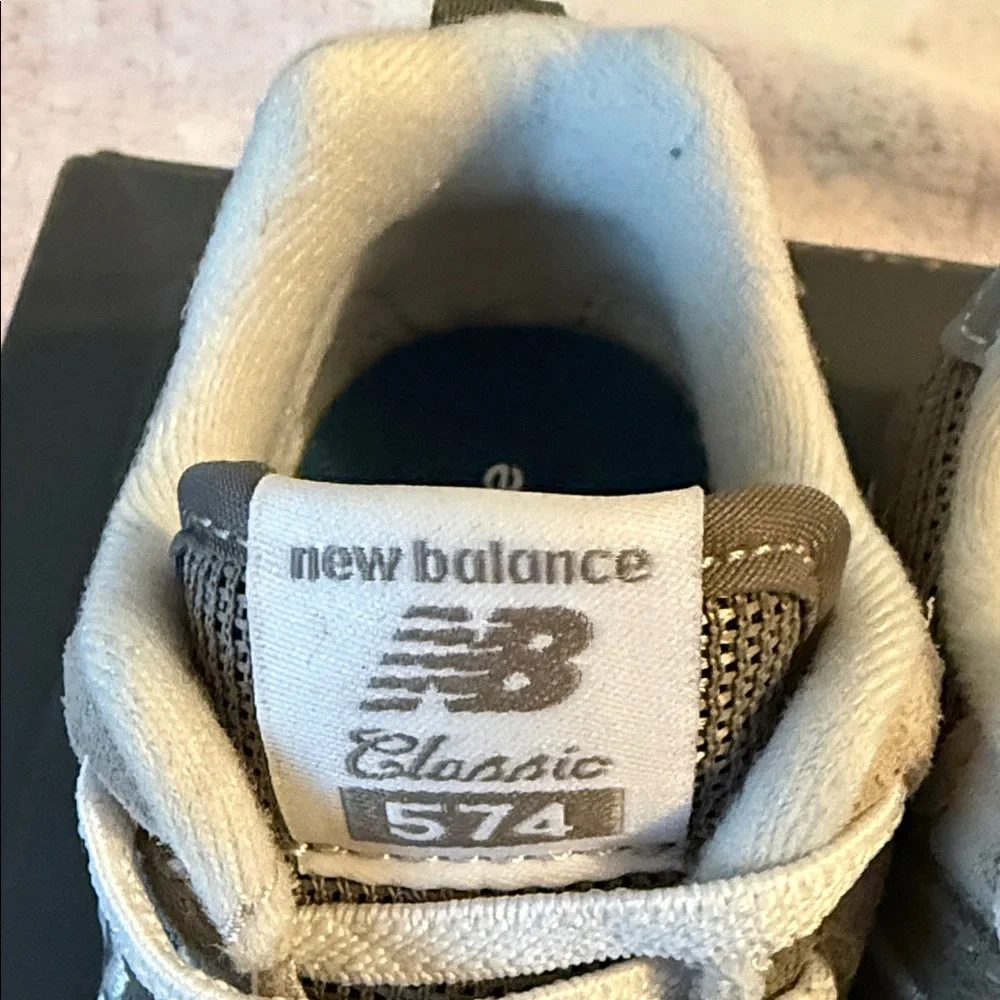 New Balance 574 Infant Sneakers in Gray and White - Picture 4 of 10